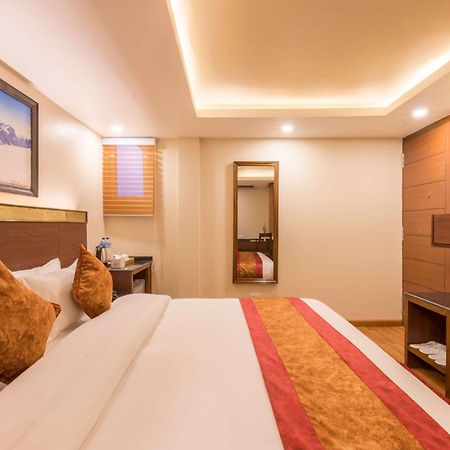 Hotel Infinity International Near Igi Airport Нью-Делі Екстер'єр фото