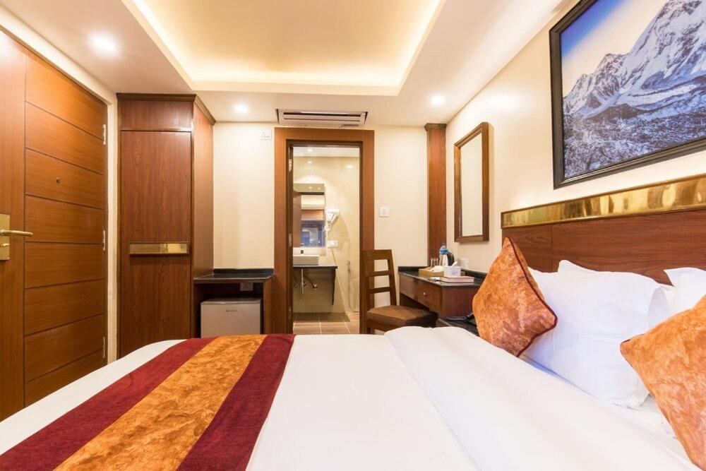Hotel Infinity International Near Igi Airport Нью-Делі Екстер'єр фото